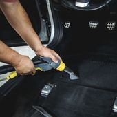 Vehicle Carpet Shampooing