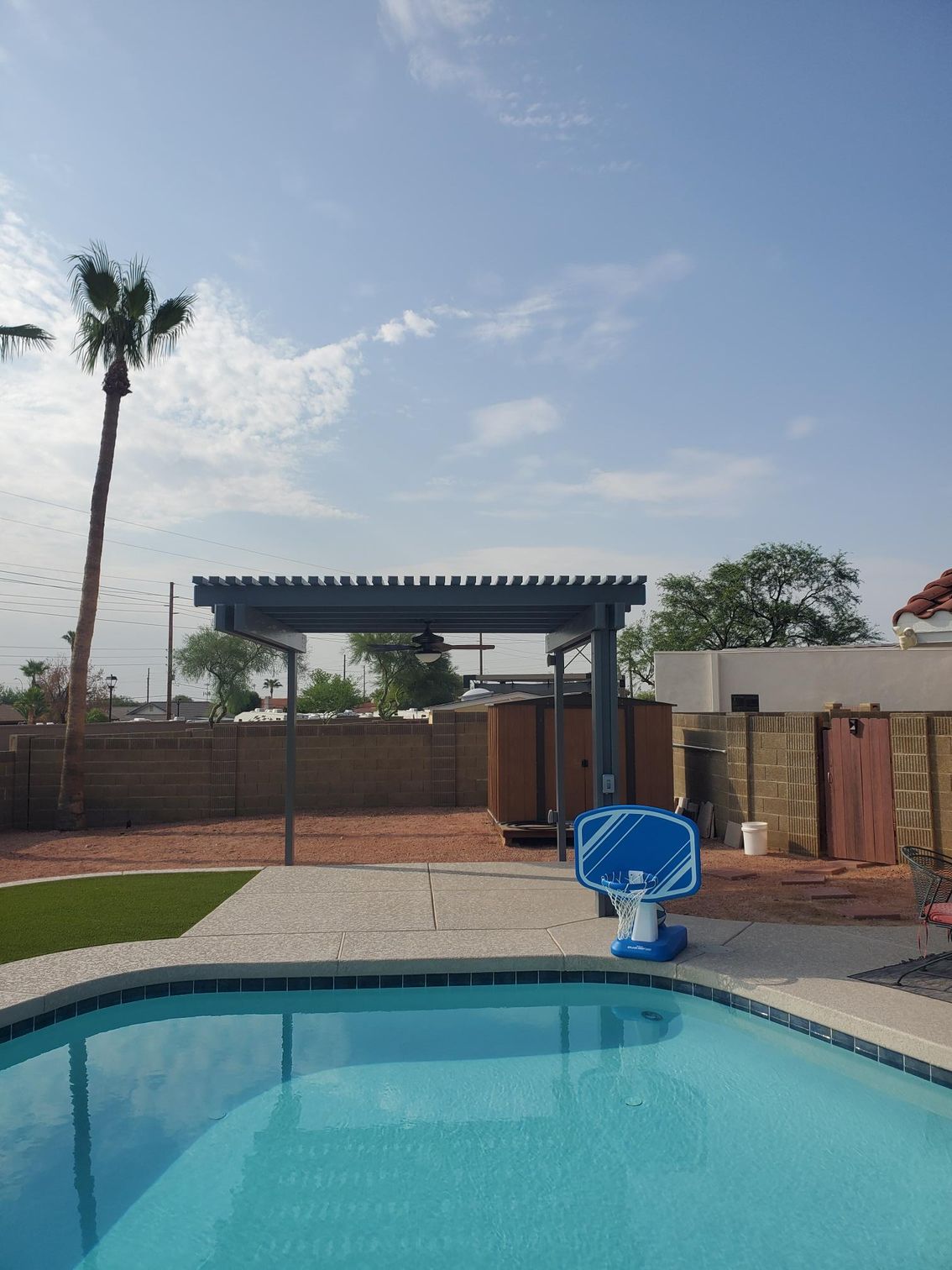 Sophisticated cantilever cover installation by Southwest Patio, providing unobstructed views in Mesa's elegant backyards.