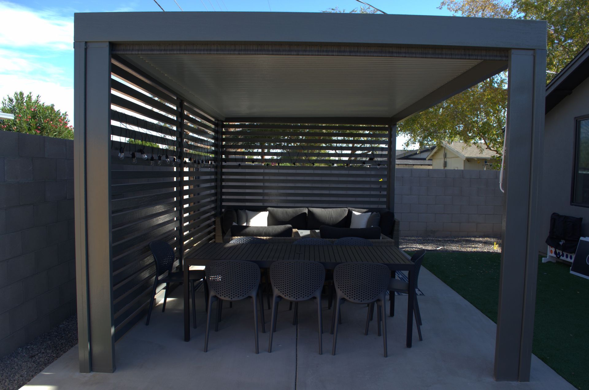 Southwest Patio brings innovative dining covers like this flat pan cover design to Paradise Valley  patios.