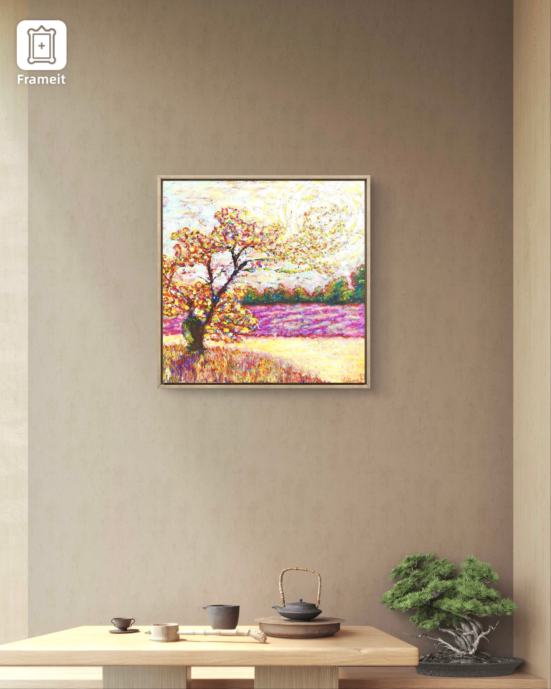 Een schilderij hangt aan een muur boven een tafel