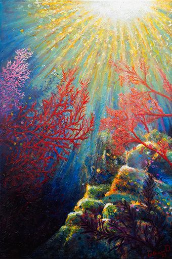 Een schilderij van een koraalrif met de zon die door de koralen en op rotsen schijnt, gesigneerd door kunstenares Lilian Dijkhuis