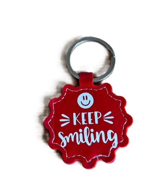 Sleutelhanger rood van PU leer, Keep smiling