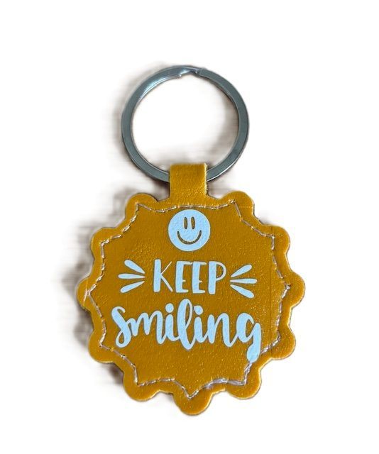 Sleutelhanger geel van PU leer, Keep smiling