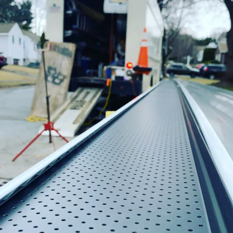 A truck with a sign that says rb on it