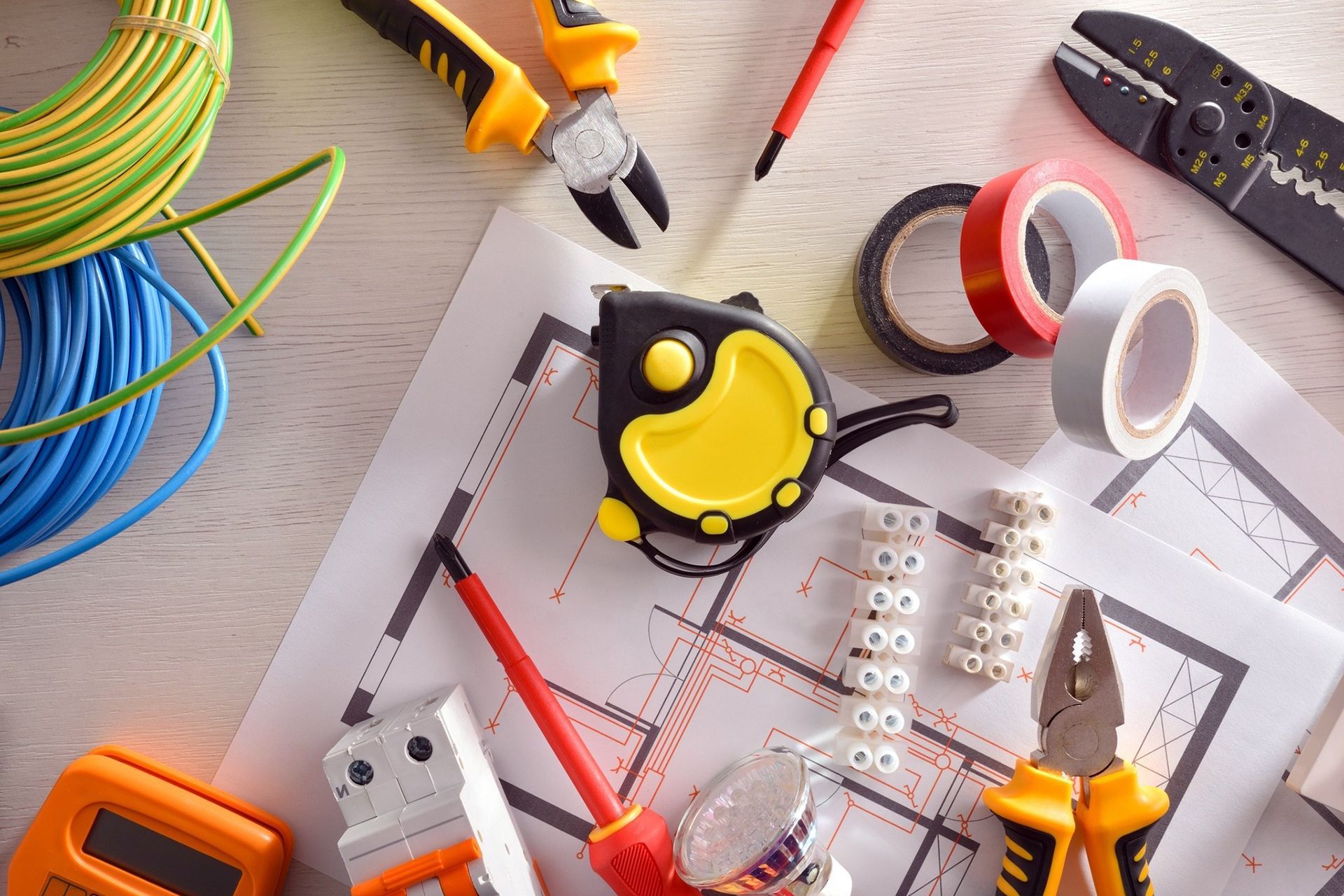 assistenza e manutenzione impianti elettrici