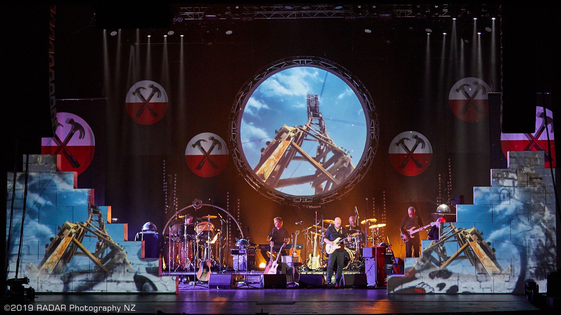 Pink Floyd tribute show with immersive visuals and professional video production