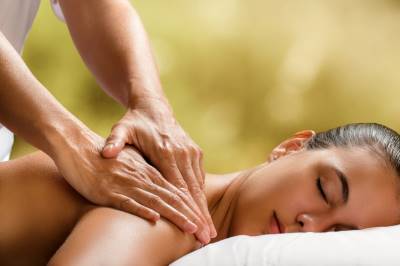 Picture of a deep tissue massage in progress