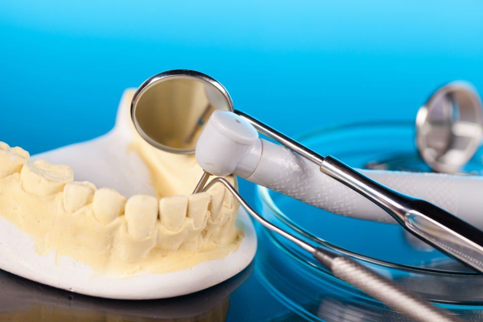 strumenti per cura dei denti