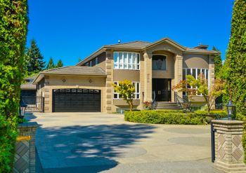 Aloha Concrete Pros custom concrete driveway installation for a large home, showcasing expert driveway repair and paver driveway services.