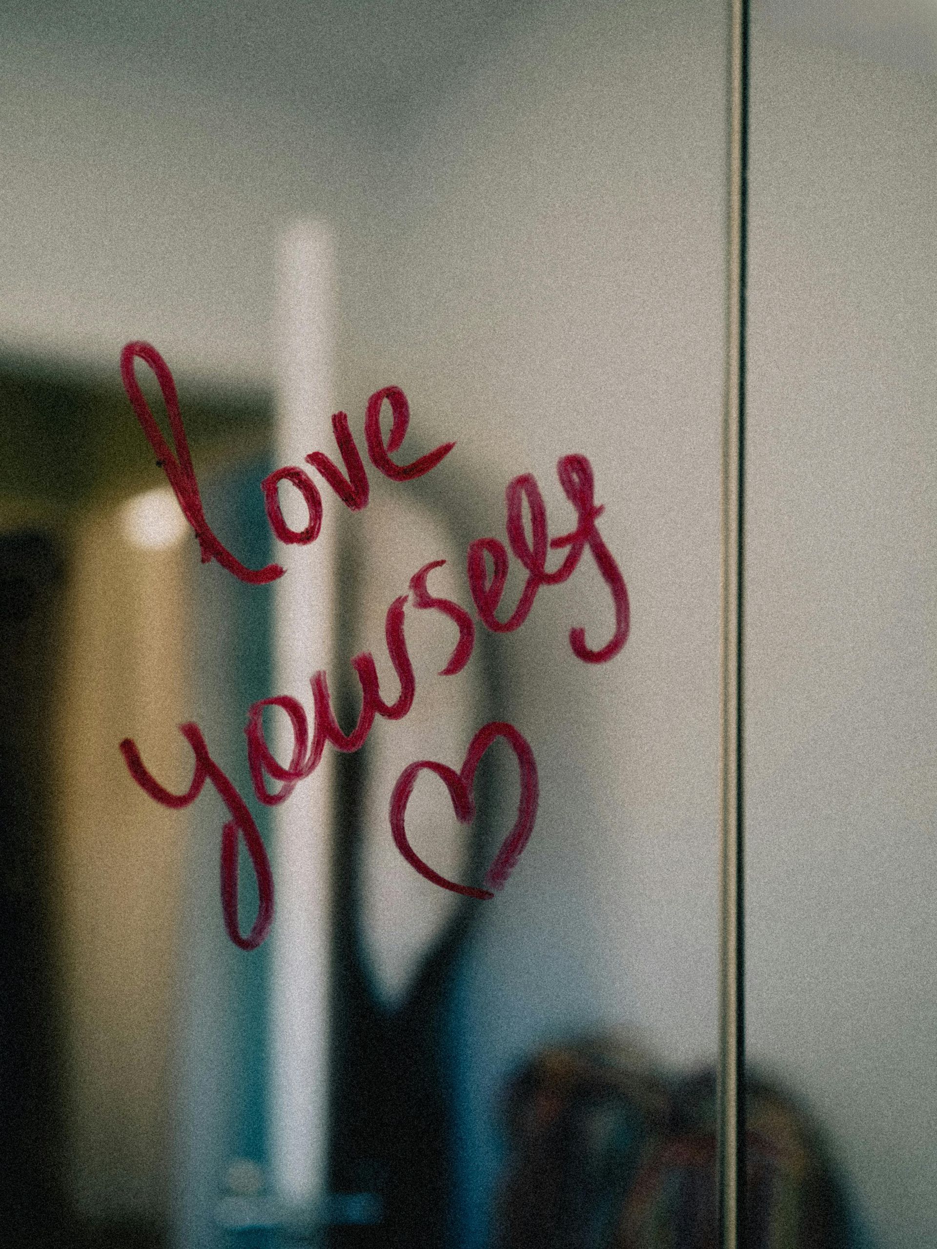 tekst Love yourself, uitnodiging tot zelfliefde en thuis komen in jezelf