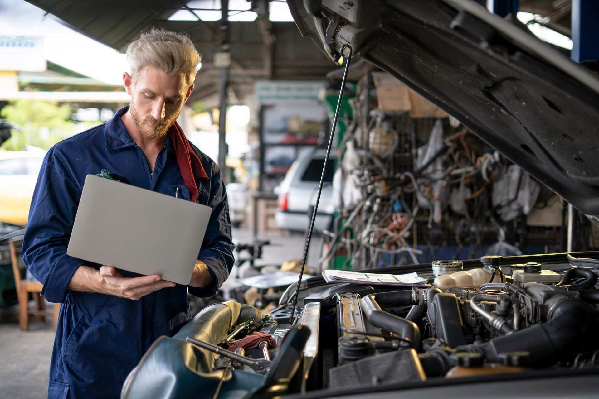 A mechanic looking at their laptop | Sydney, NSW | Autocure Mobile Mechanics