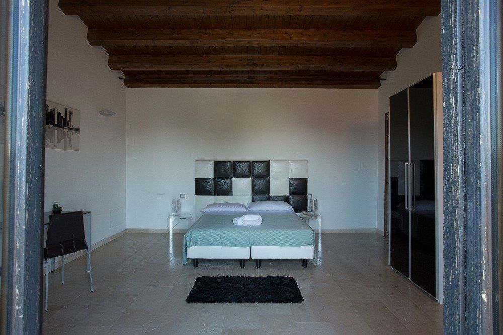 Camera con soffitto in legno