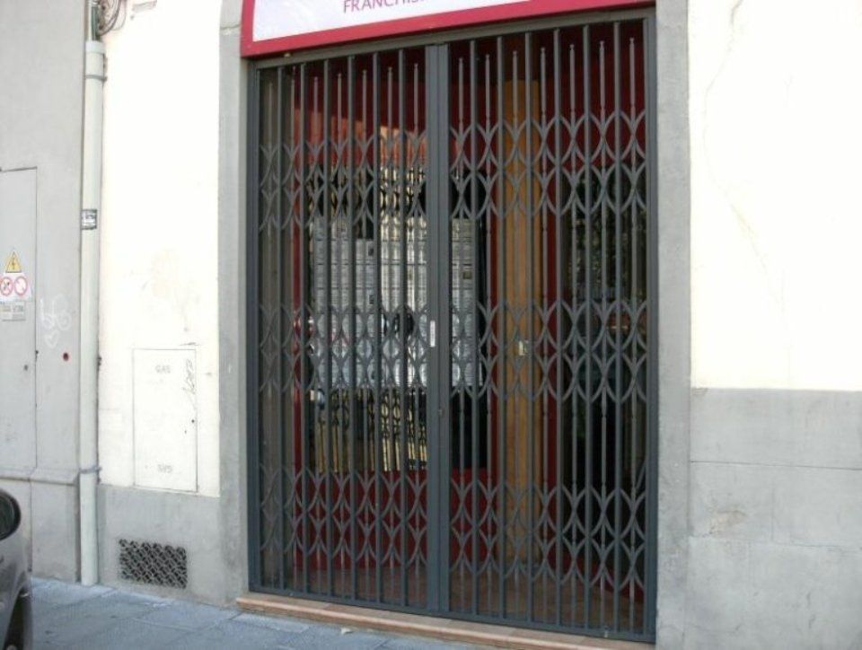 cancello di sicurezza per negozio