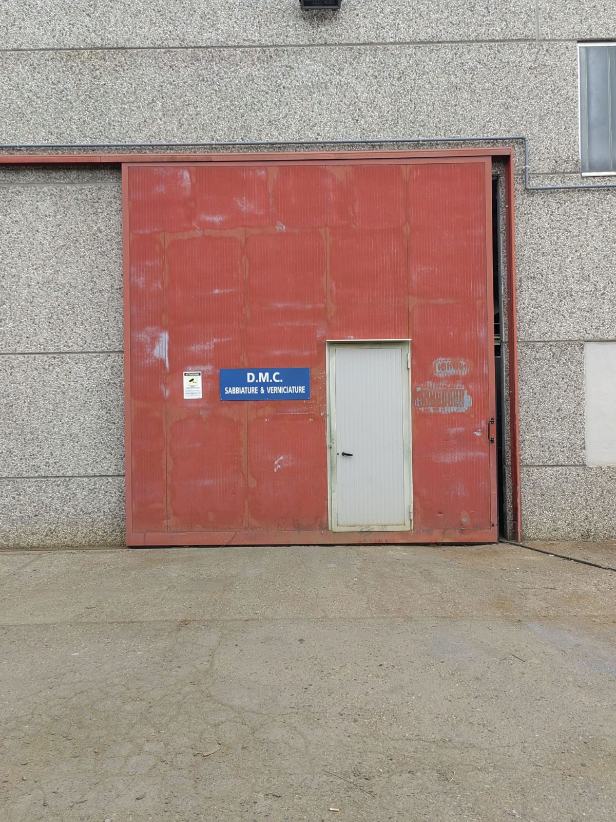 ingresso  fabbrica colorazioni