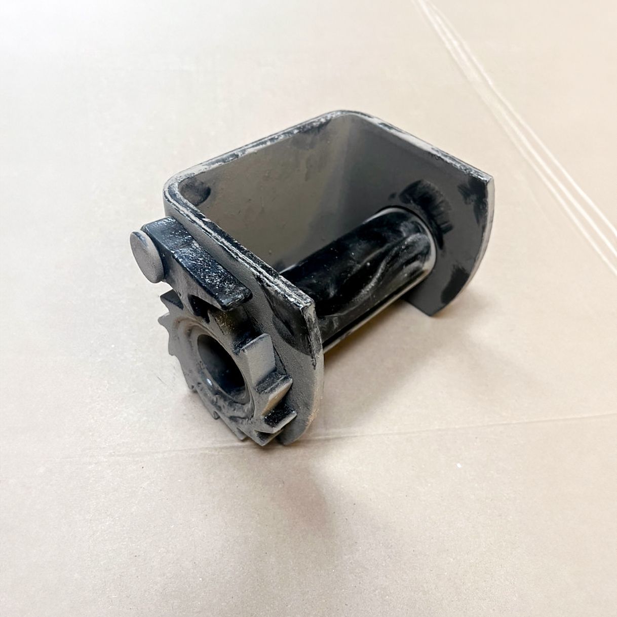 Black winch with a gear, for securing straps.