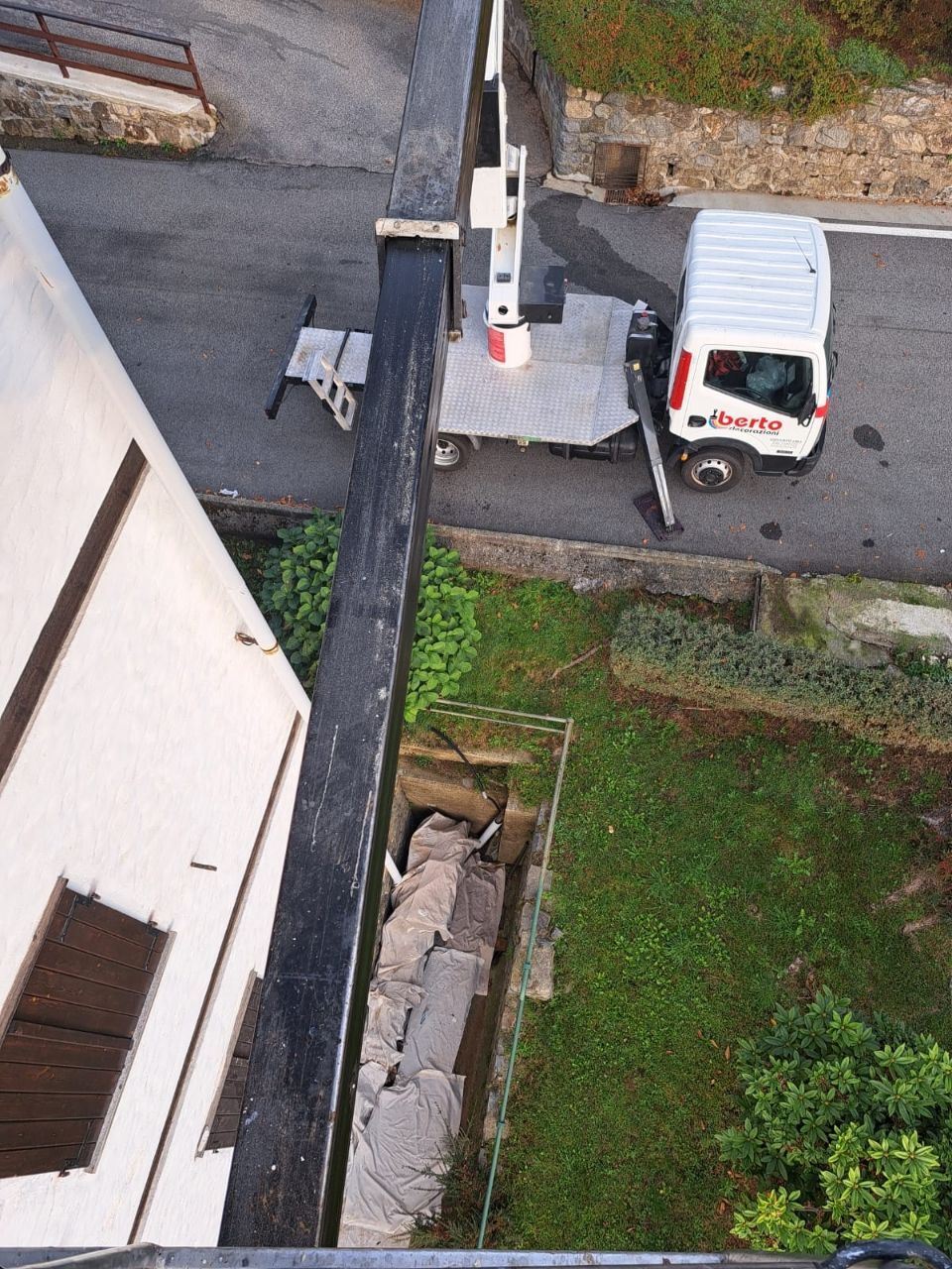 tinteggiatura con piattaforma aerea