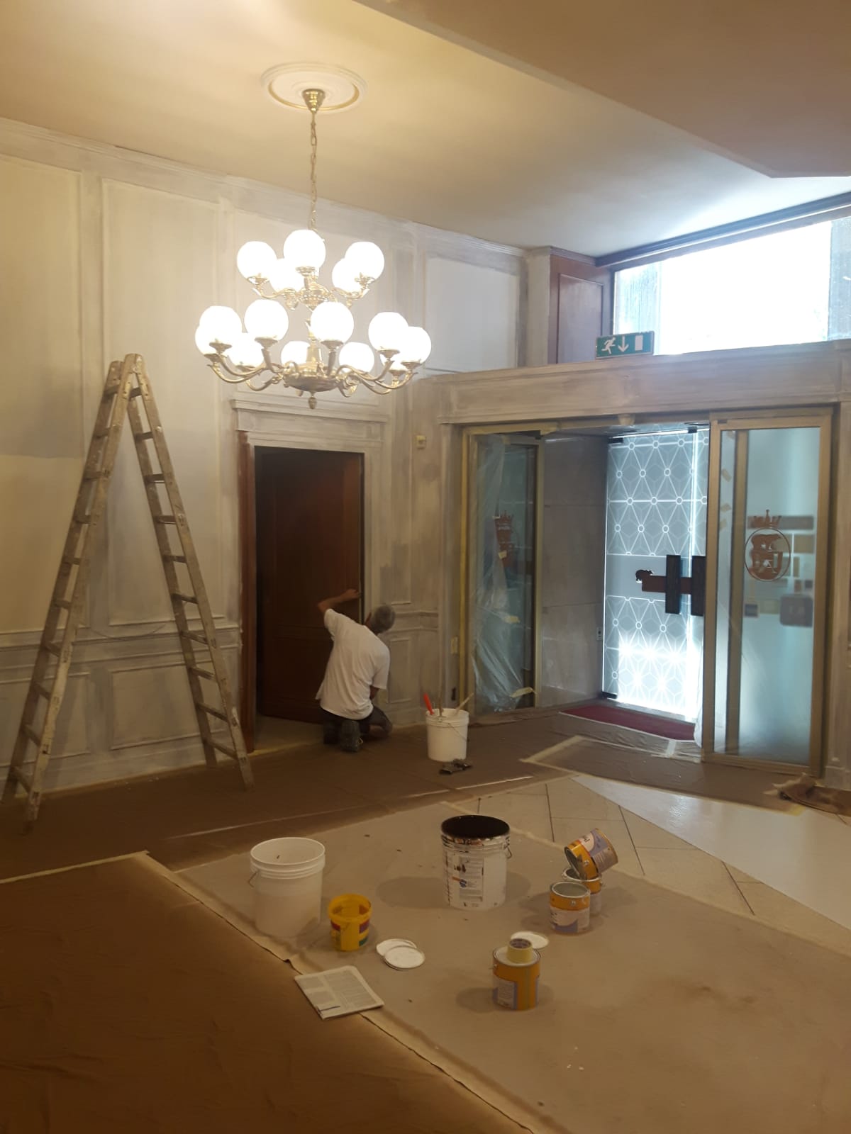 Lavori di tinteggiatura in corso