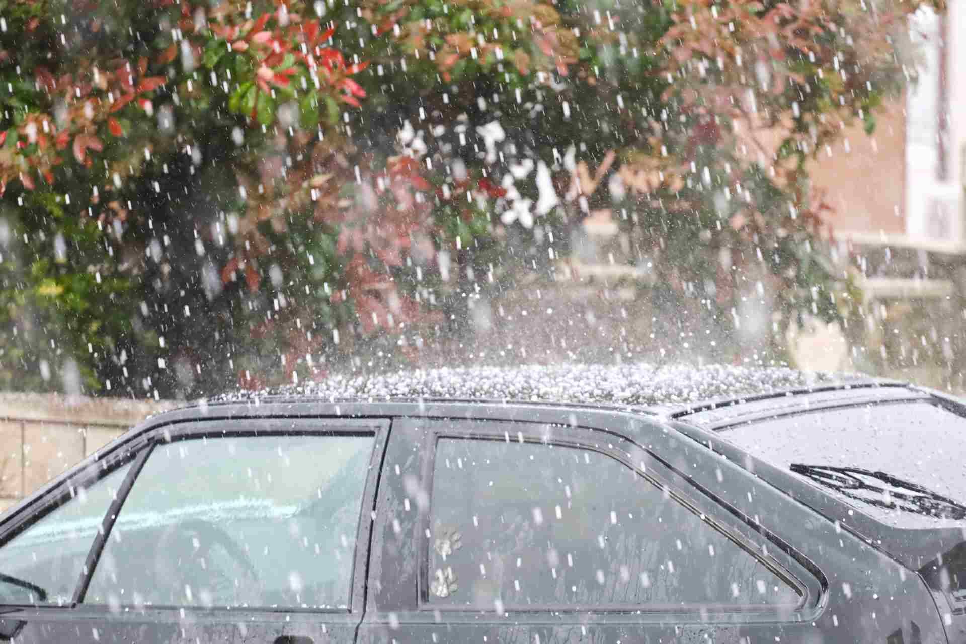 Thunderstorm followed by hail