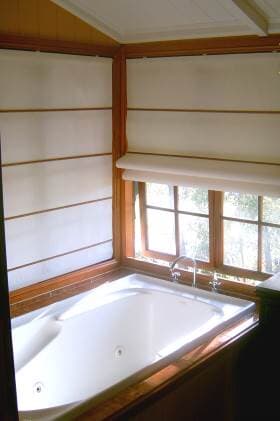 Roman Blinds and Bathtub — Roman Blinds in Darwin NT