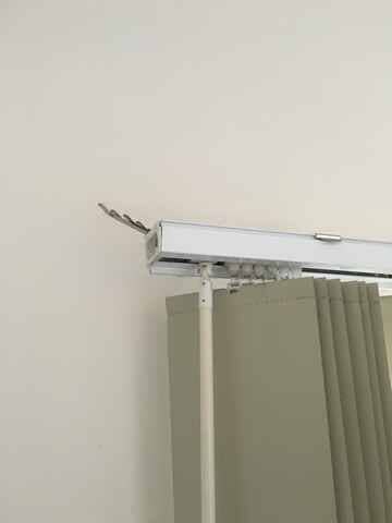 Missing retainer screw - simple repair NT Blinds Darwin Palmerston