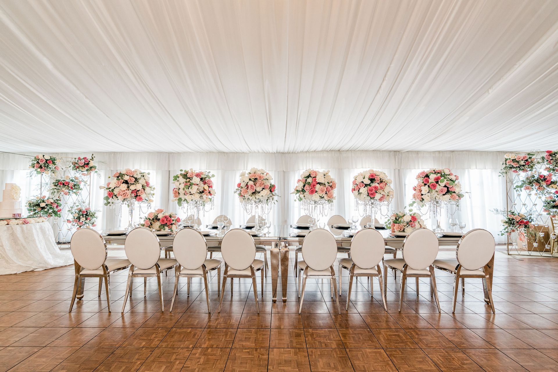 There is a long table and chairs in the middle of the room.