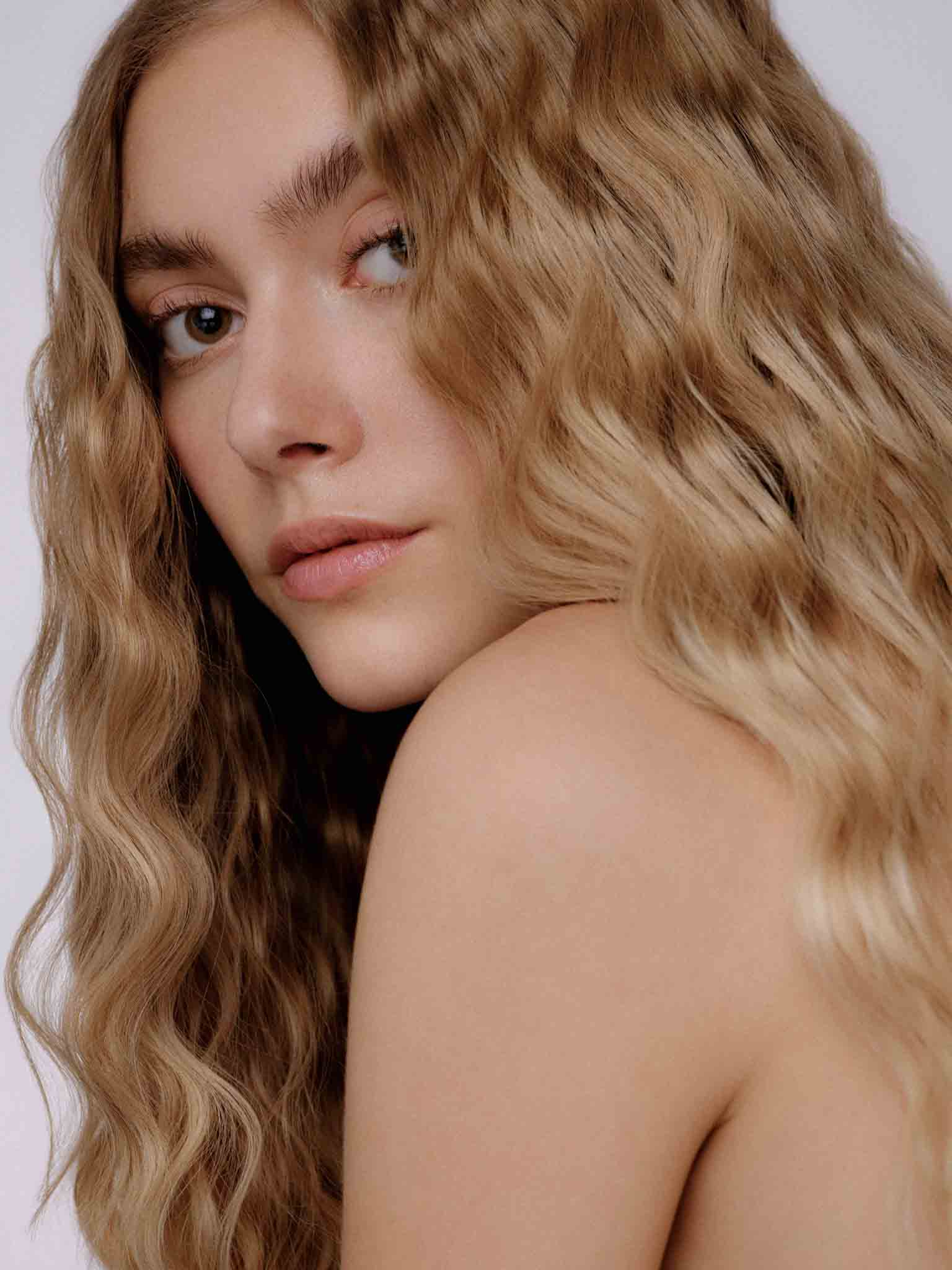 haarkleuring dames, highlights dames, balayage dames, haar verven vrouw, kleurbehandeling vrouw, ammoniakvrij, KIN ESSENCES, kapper dames, kapsalon dames, persoonlijke aandacht kapper, Nijmegen , SEV Aesthetic, binnenhof 9, Hatert