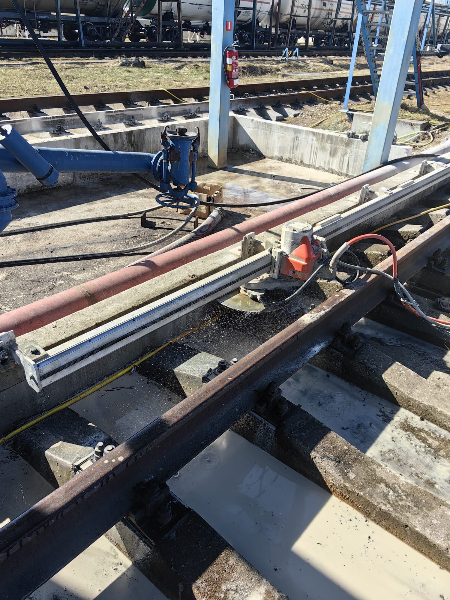 Metāla un dzelzsbetona griešana ar dimanta trosi