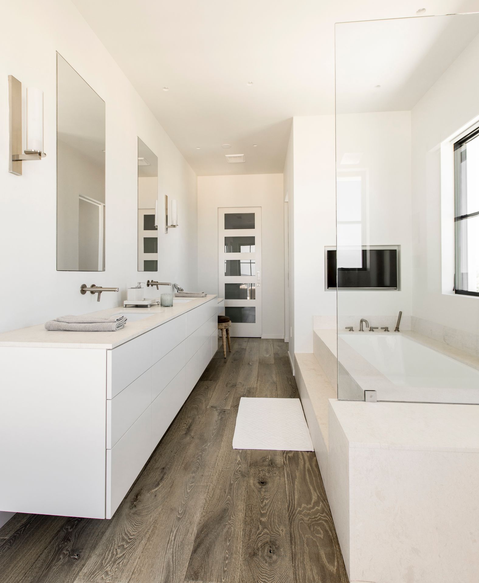 A bathroom with two sinks and a bathtub