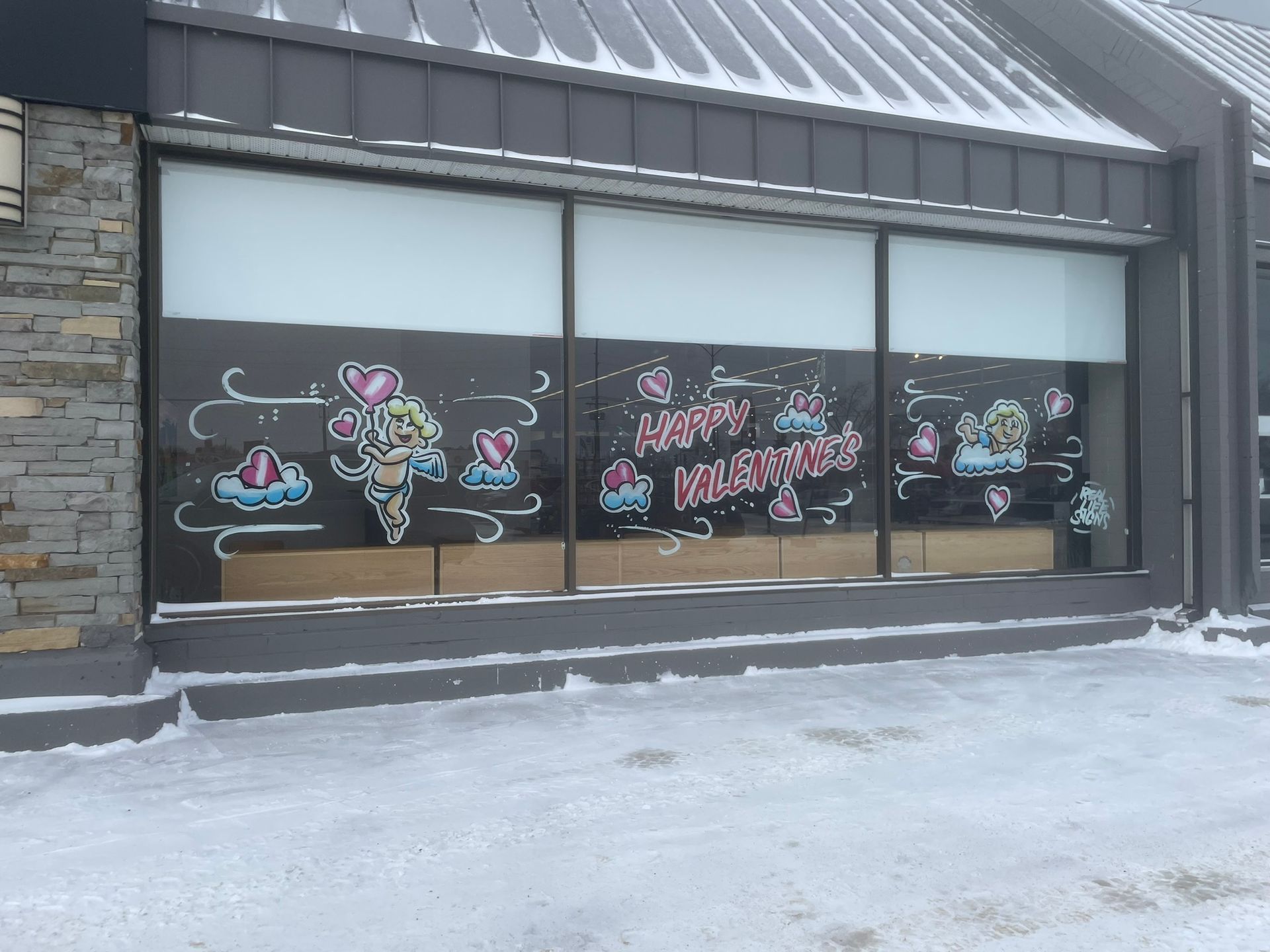 A building with a chalk drawing on the window that says happy valentine 's day