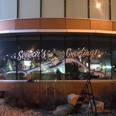 A building with a sign on the window that says `` season 's greetings ''.