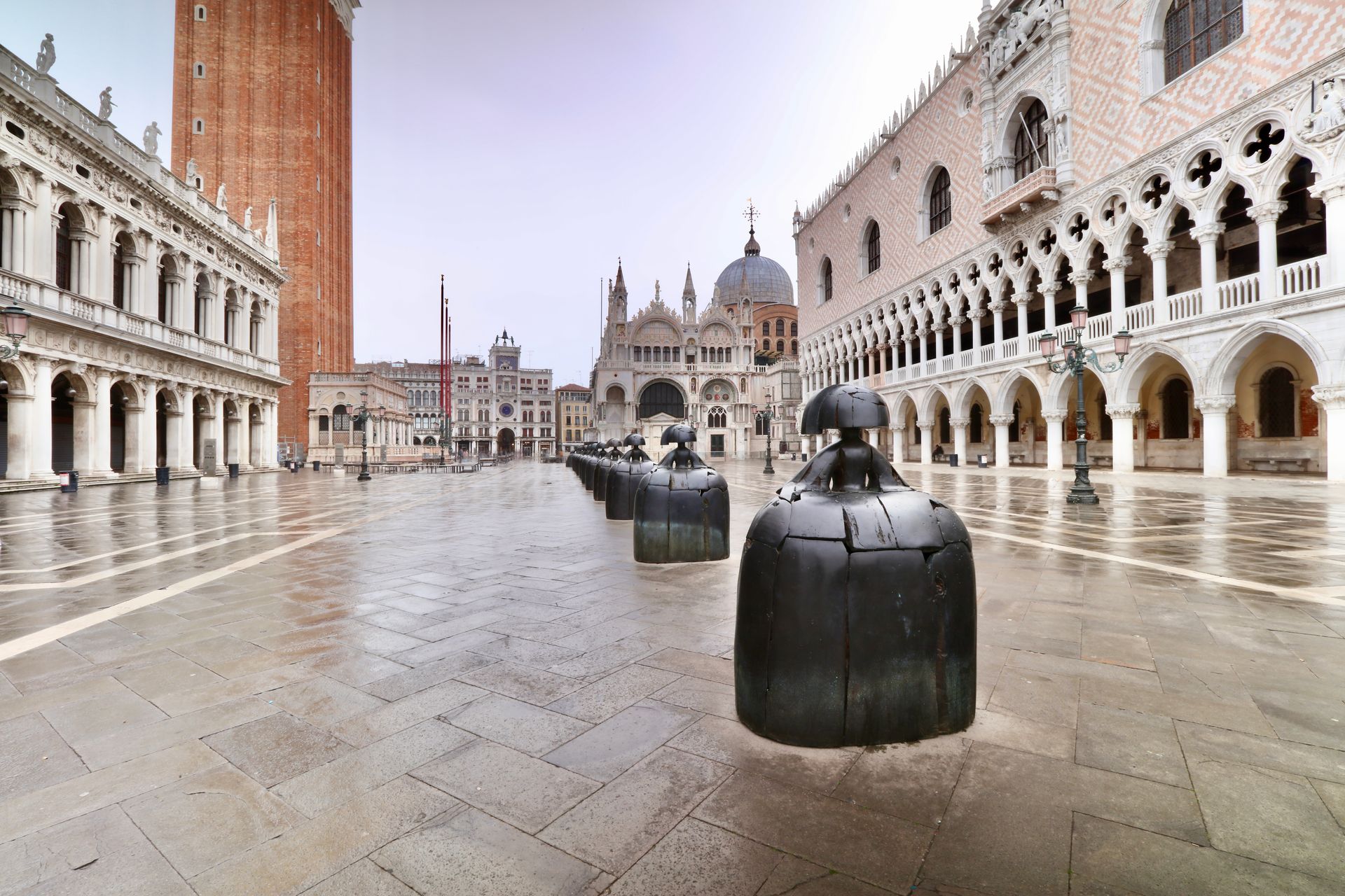 Skulpturen  von Manolo Valdés in San Marco