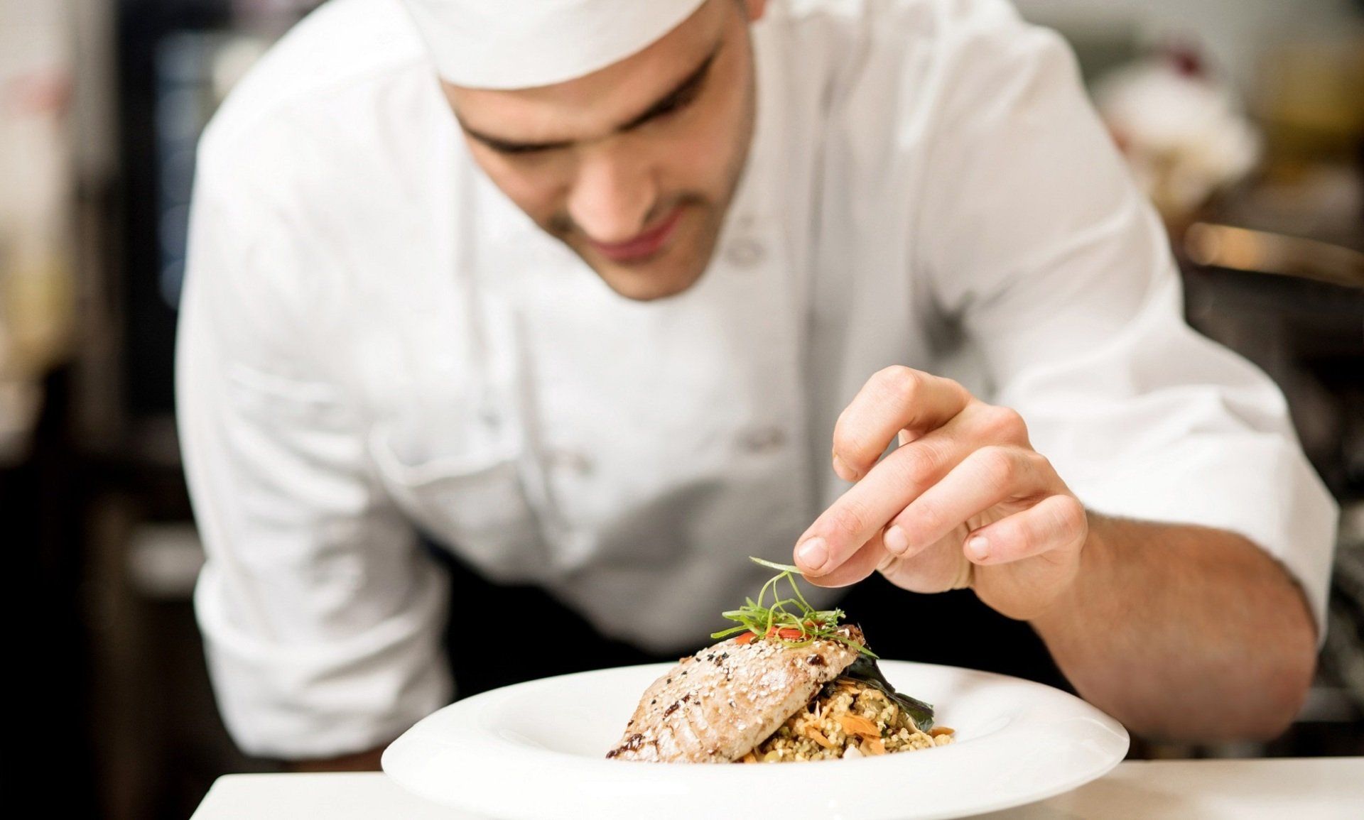 Chef del ristorante al lavoro