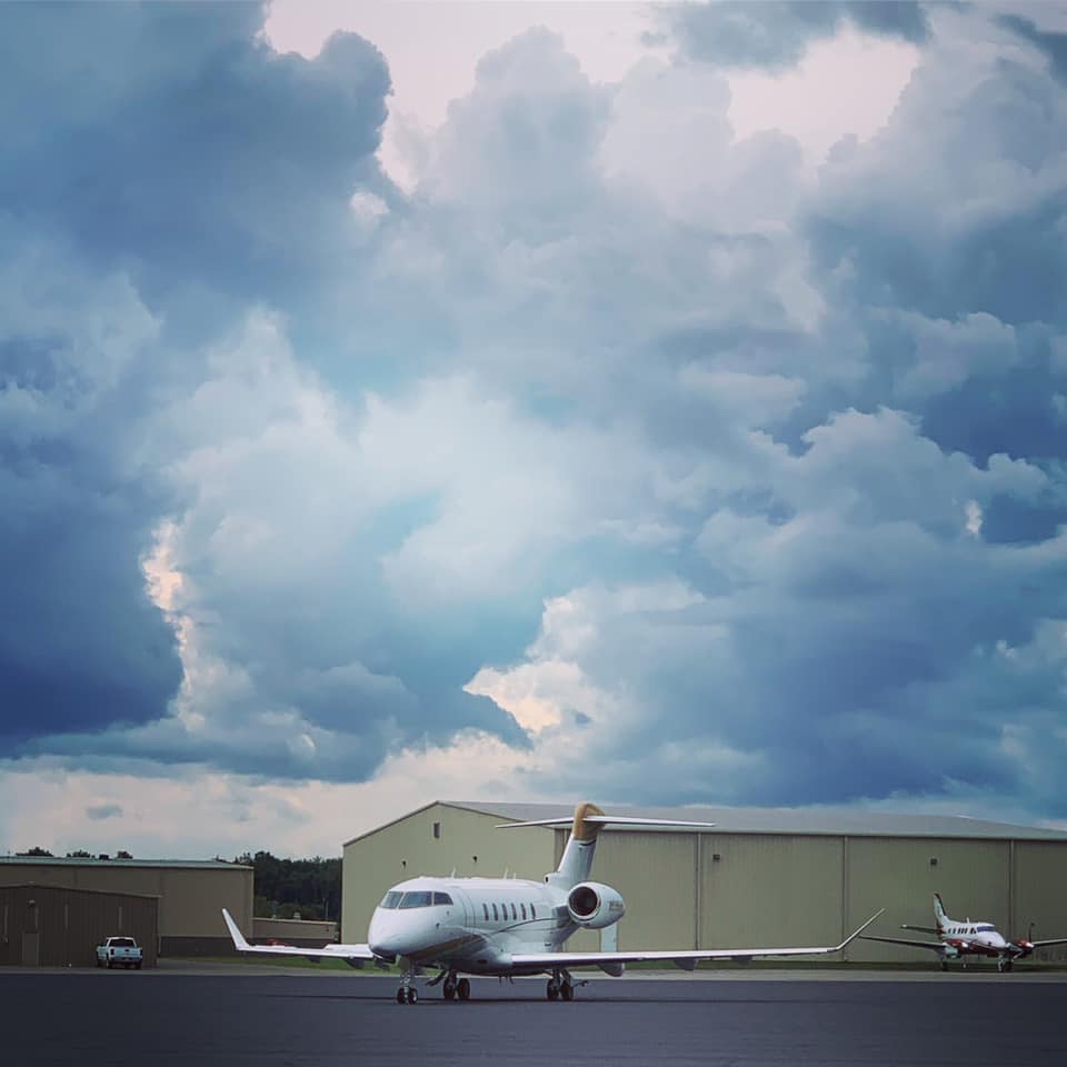 A plane that says ' i-haul ' on the side of it