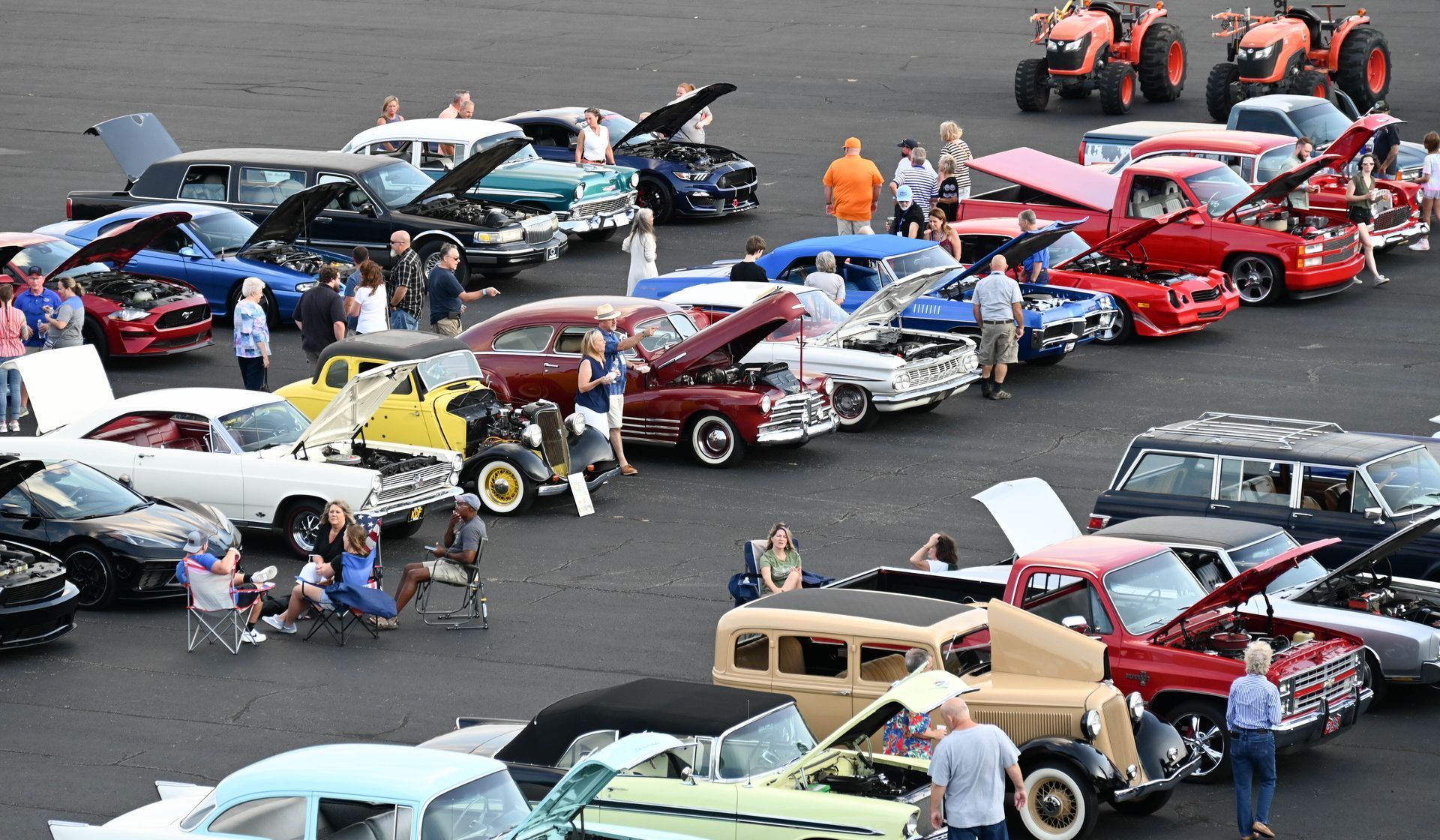 A lot of cars are parked in a parking lot