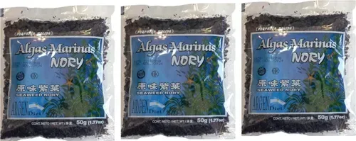 Tres paquetes sellados de alga nori. Etiqueta azul con escritura china y árboles verdes.