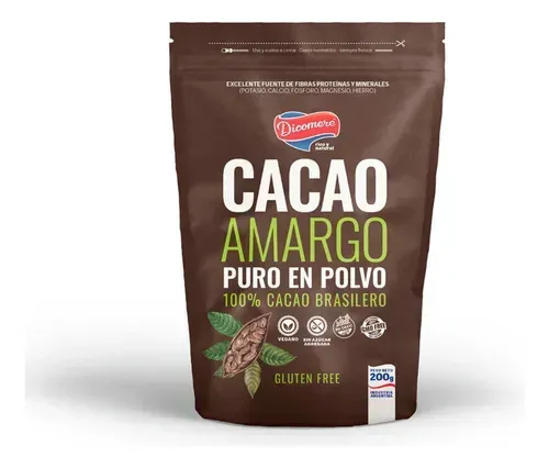 Bolsa marrón de "Cacao Amargo" en polvo, con texto verde y blanco y una ilustración de una mazorca de cacao.