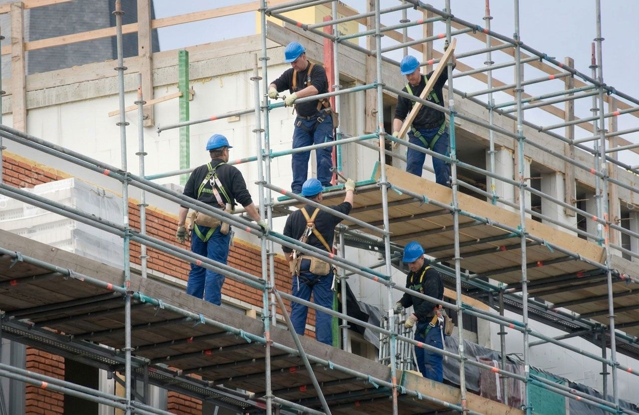 Montaggio di ponteggi su palazzo