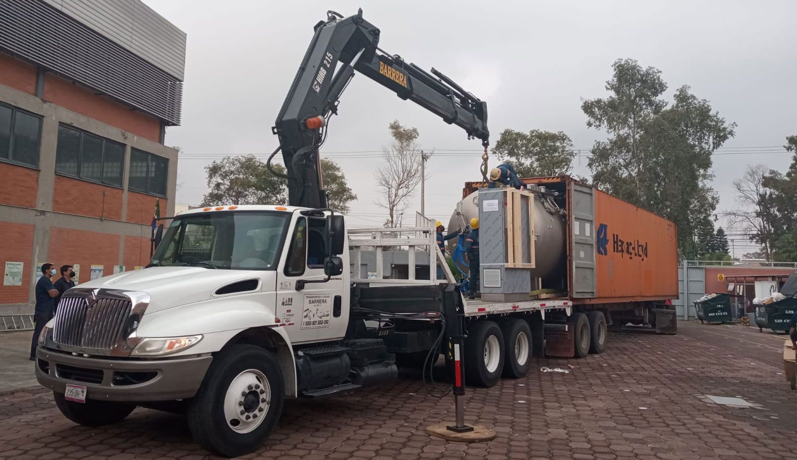 TRANSPORTES Y GRÚAS BARRERA SA DE CV