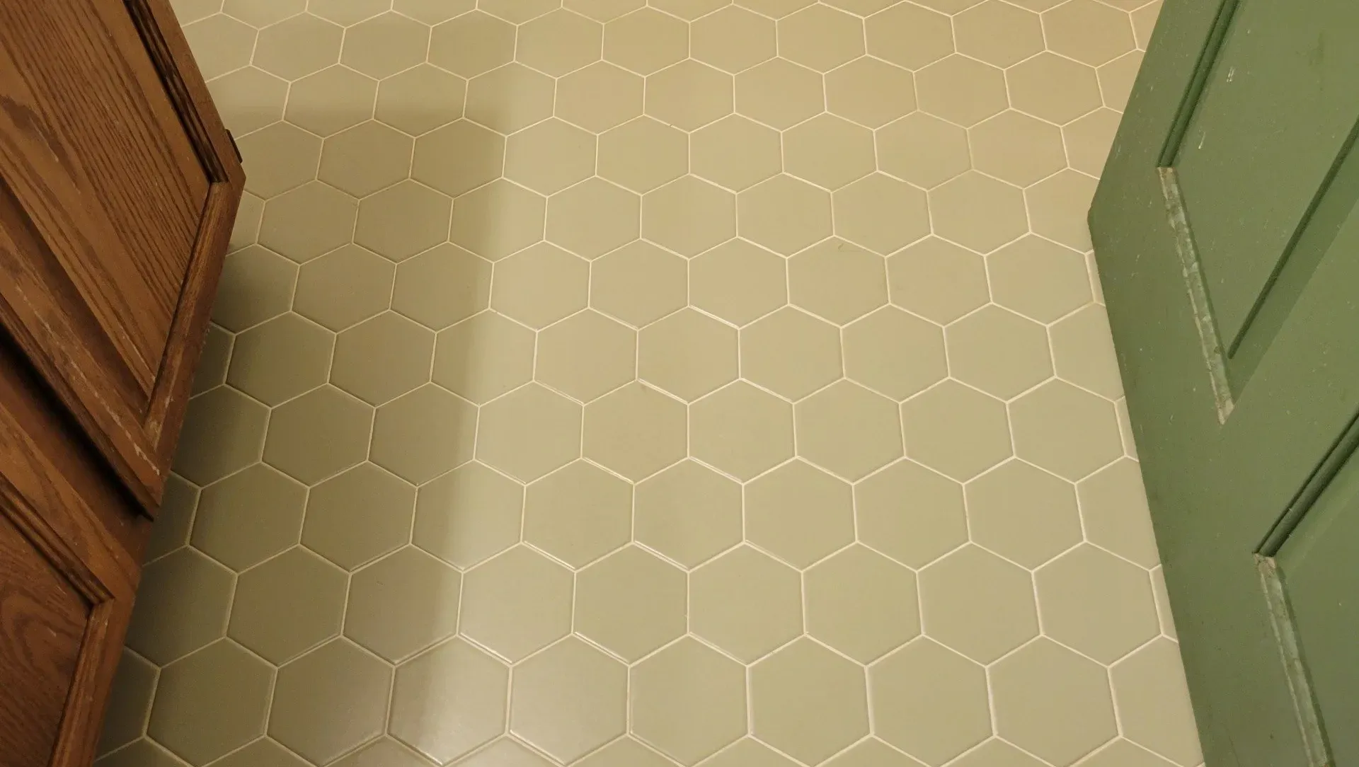 sealing tiles and grout