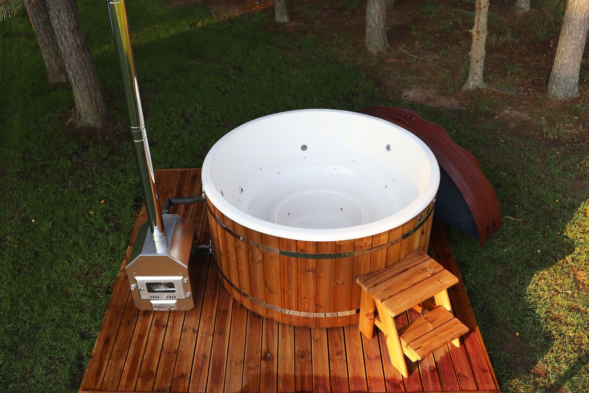 Balder badestamp med ekstern ovn levert av fyringsstamp