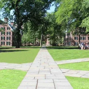 higher-ed-yale-old-campus-walks