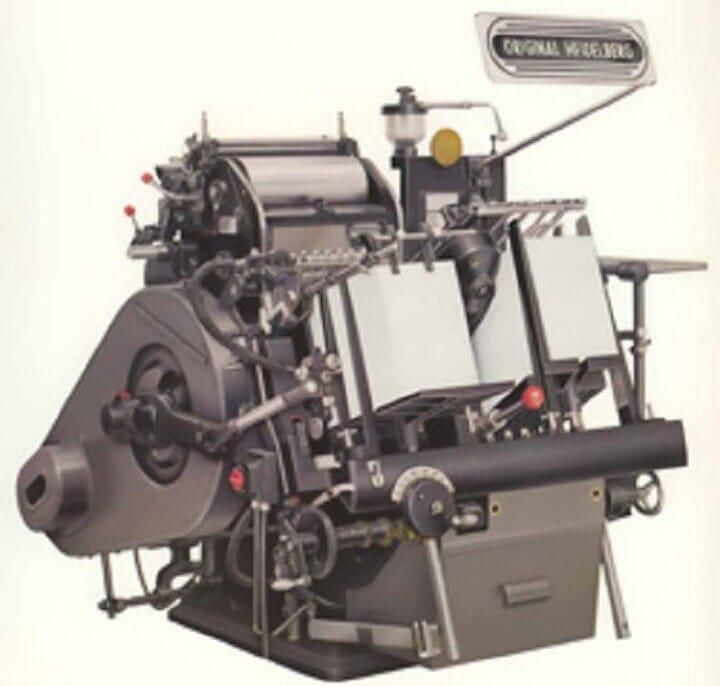 Una máquina que tiene la palabra original