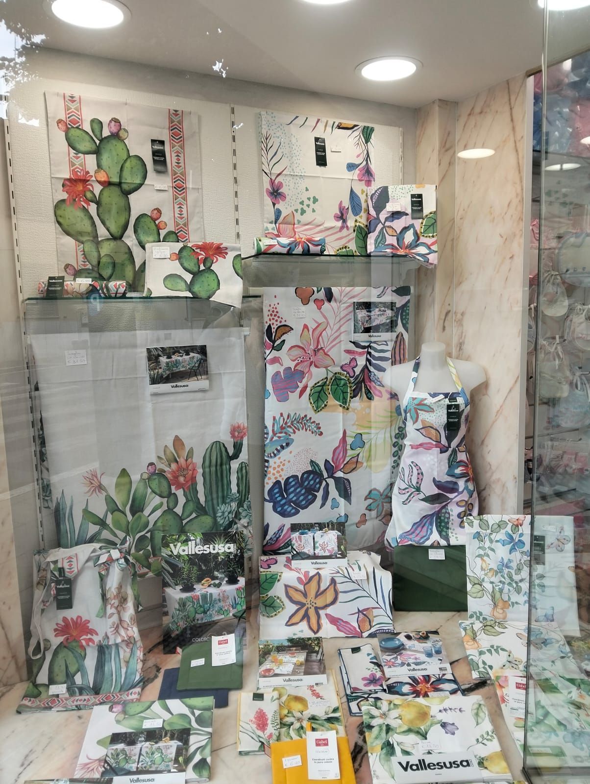 negozio di biancheria, merceria e accessori moda