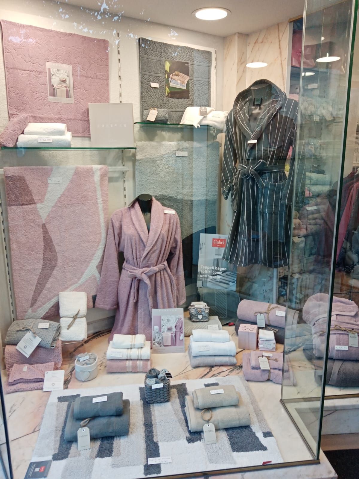 negozio di biancheria, merceria e accessori moda