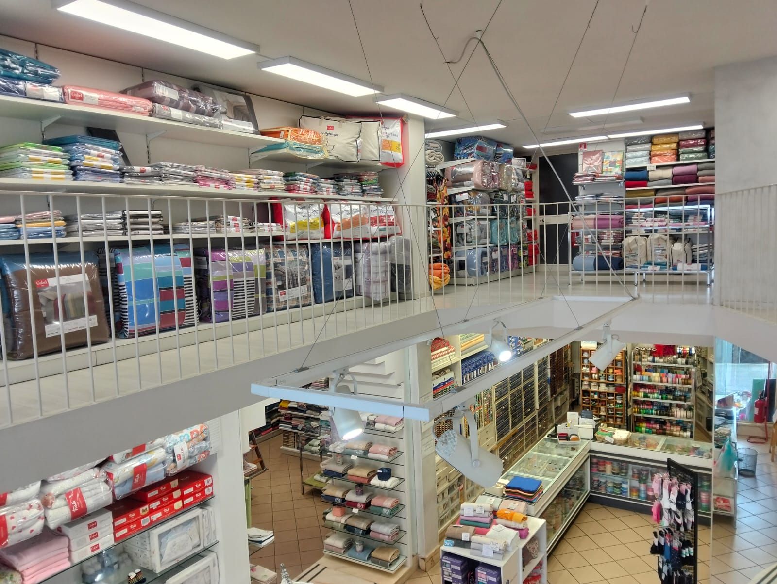 negozio di biancheria, merceria e accessori moda