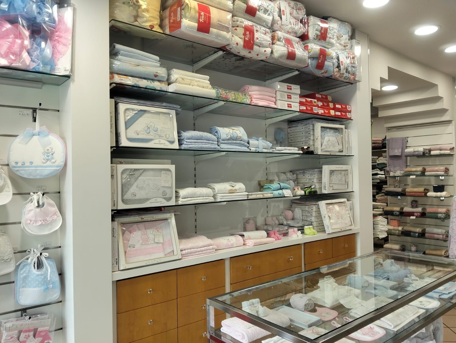 negozio di biancheria, merceria e accessori moda