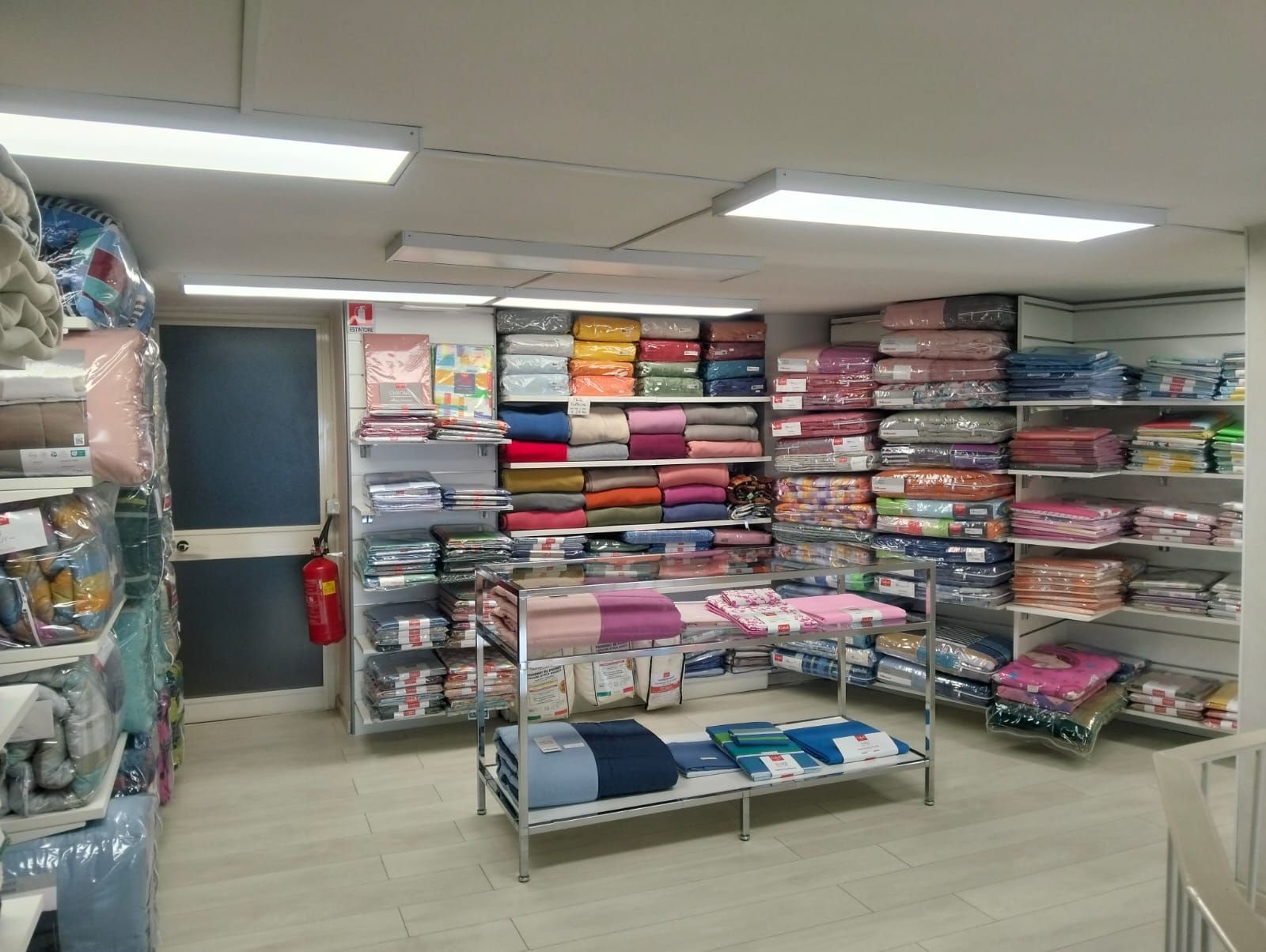 negozio di biancheria, merceria e accessori moda