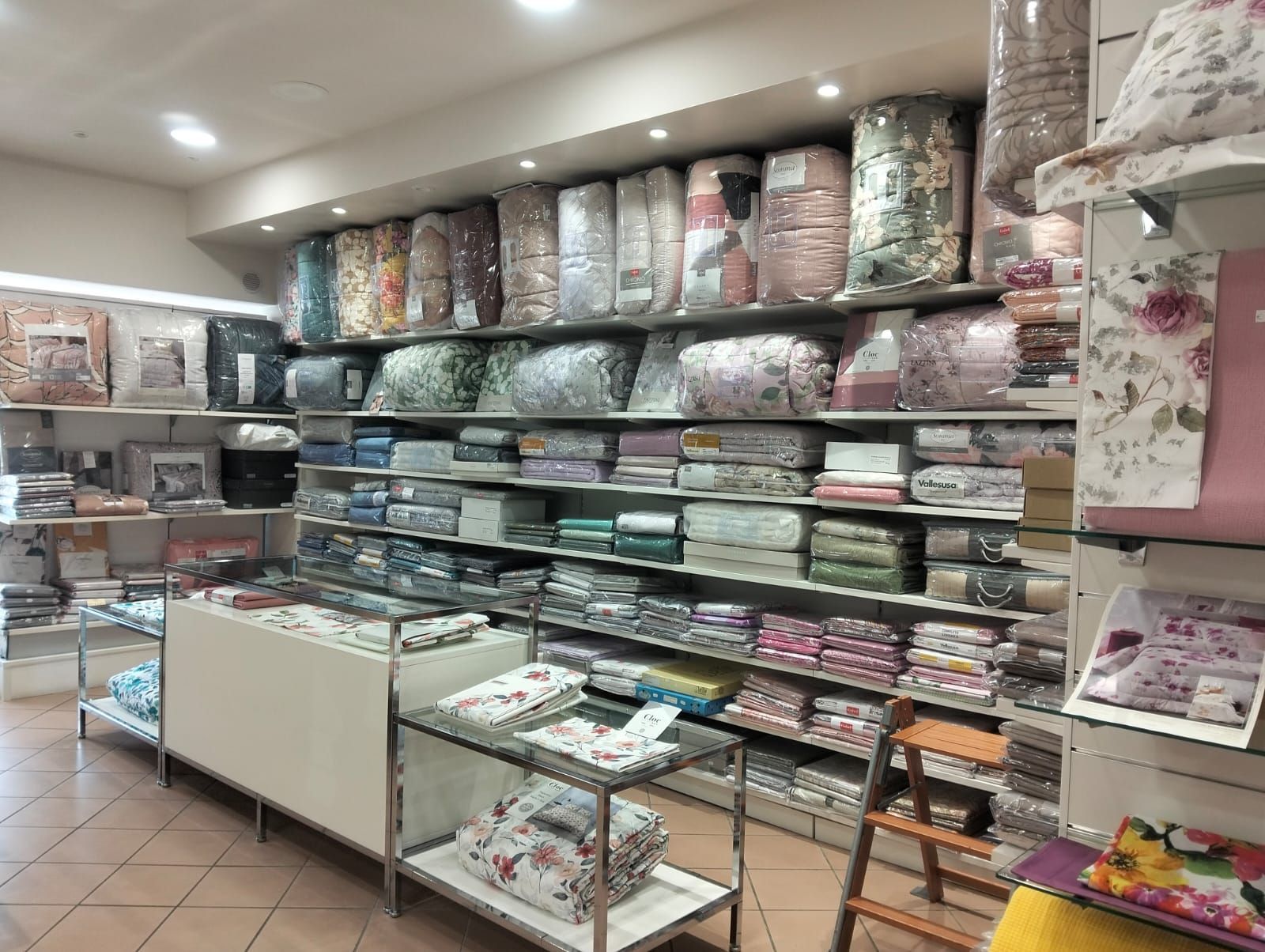 negozio di biancheria, merceria e accessori moda