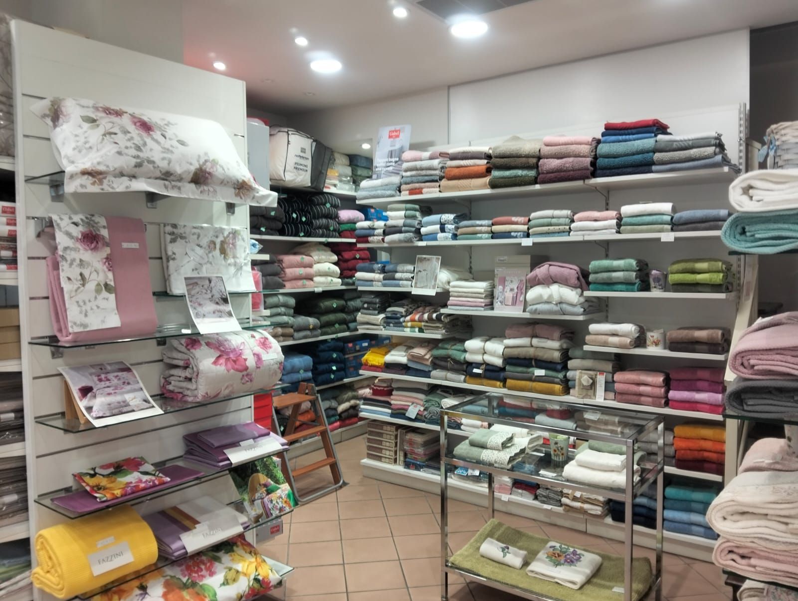 negozio di biancheria, merceria e accessori moda