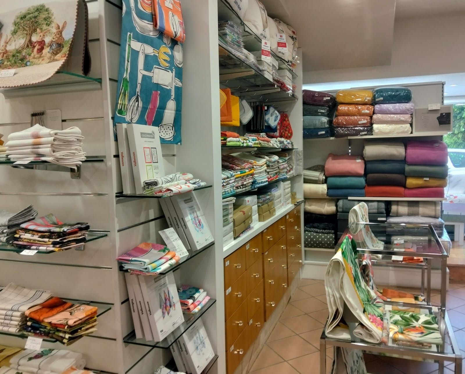 negozio di biancheria, merceria e accessori moda